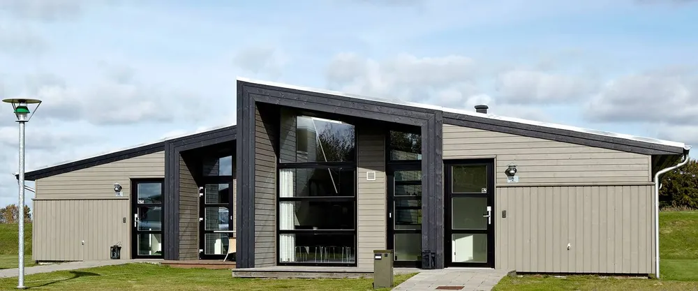 Design Plus 6-huset vårt i Lalandia – moderne feriehus med tretak