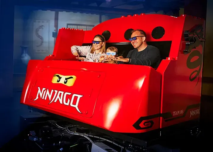 LEGO NINJAGO The Ride – skyt med hendene i 4D